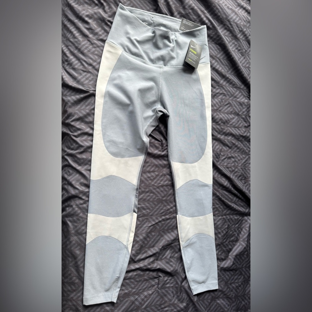 Niki women’s gray Dri-Fit One Legend Pant size large